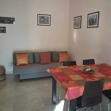 Laura'S Rhome-3